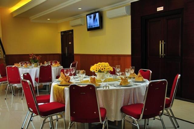 Feodora Airport Hotel Palembang Exterior photo