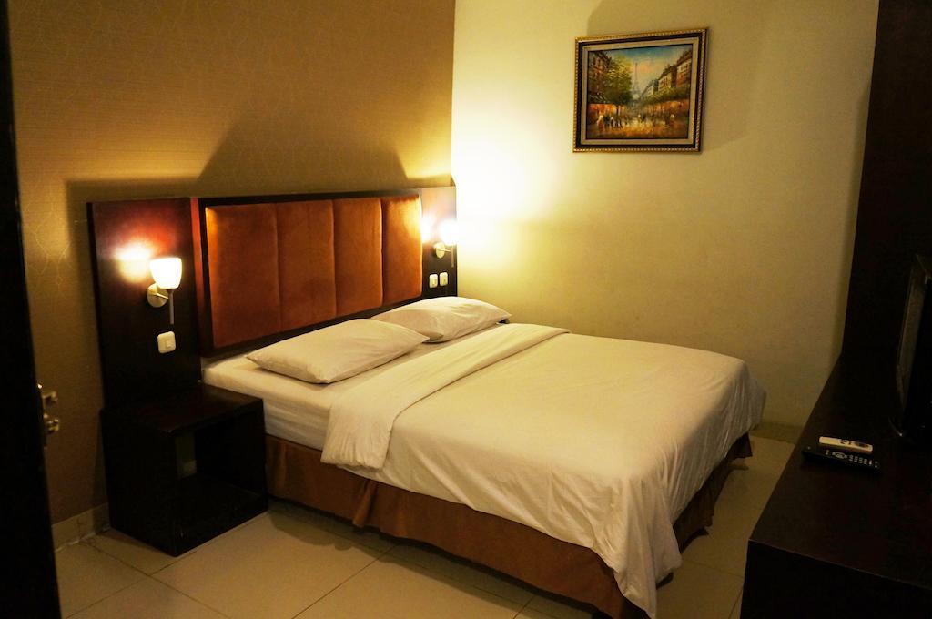 Feodora Airport Hotel Palembang Room photo