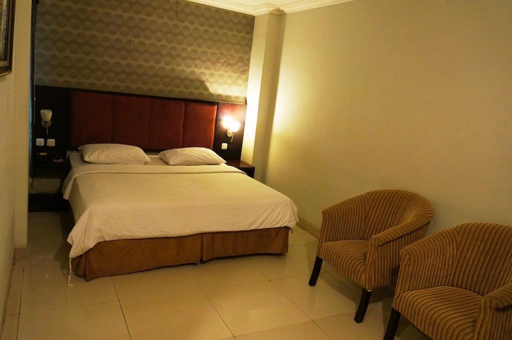 Feodora Airport Hotel Palembang Room photo