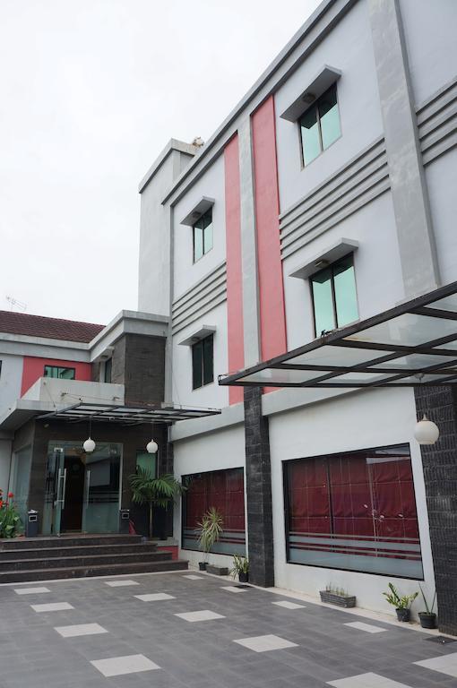 Feodora Airport Hotel Palembang Exterior photo