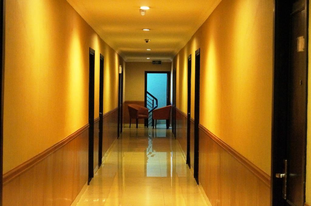 Feodora Airport Hotel Palembang Exterior photo