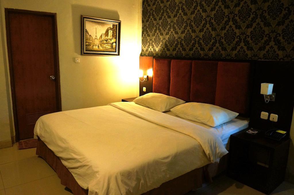 Feodora Airport Hotel Palembang Exterior photo